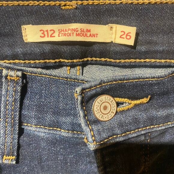 Ladies Levi’s 312 size 26 shaping slim fit Dark Denim Casual Everyday Basics - Picture 3 of 4